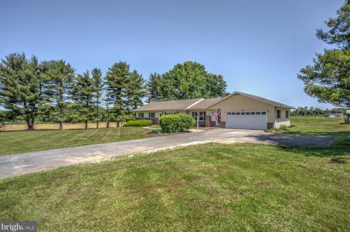 365 Fairview Rd, Smithville, PA 17560-9629