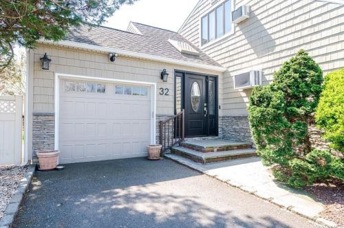 32 Corona Dr, Bethpage, NY 11714-4505