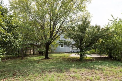 300 Blackson Ave, Austin TX  78752-2611 exterior