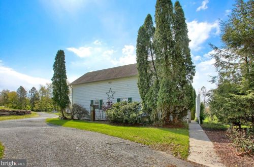 6411 Devonshire Hts Rd, Harrisburg PA 17111-4818 exterior