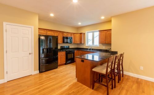 2 Sugar Plum Ln, Londonderry NH  03053-3300 exterior