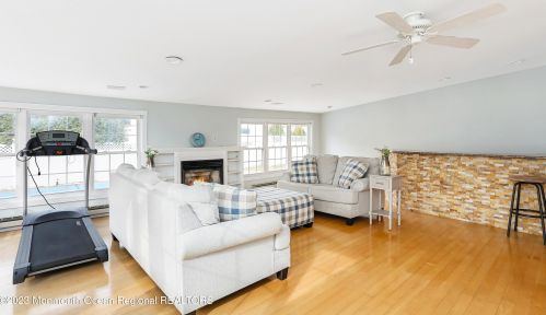18 Hollywood Dr, Bricktown NJ  08723-3449 exterior