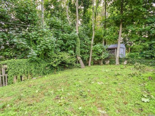 61 Roslyn Dr, Muttontown NY  11545-1733 exterior