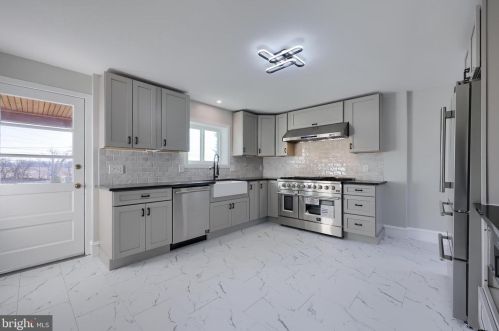 124 Millersville Rd, Lancaster PA  17603-4220 exterior