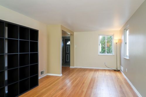 3955 Boulevard Dr, Pittsburgh, PA 15217-2619