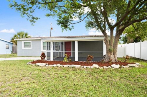 2584 Kefauver St, Melbourne, FL 32935-2716