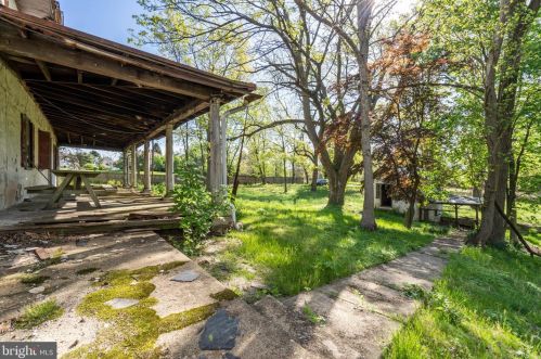 1704 Dreshertown Rd, Dresher PA  19025-1303 exterior