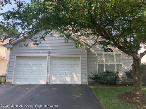 15 Orchid Ln, Bricktown, NJ 08724-5400