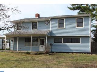 27 Park Ln, Levittown, PA 19054-3701