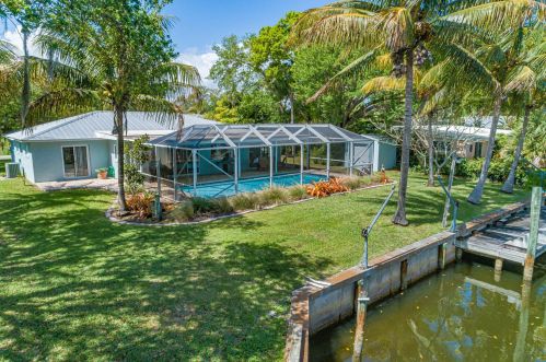 2264 6th Ave, Vero Beach, FL 32962-8301