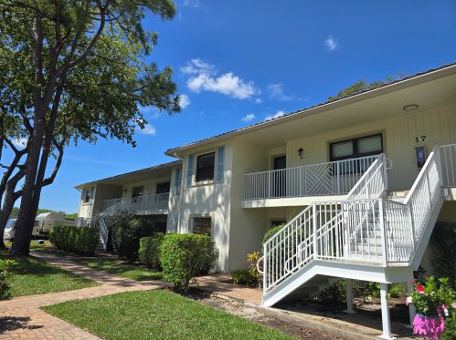 17 Westgate Ln, Boynton Beach, FL 33436-6365