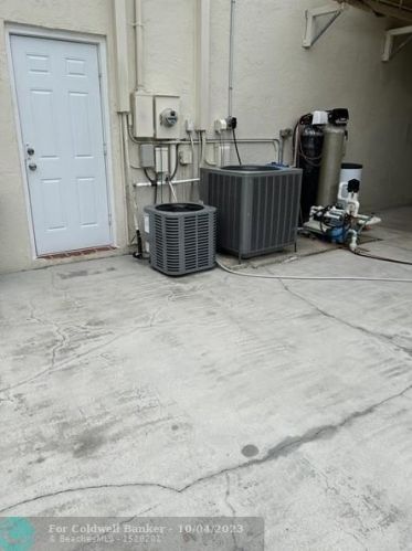 4000 137 Ave, Hollywood FL 33027-5921 exterior