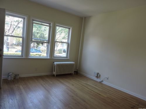 177-54 105th Ave, Jamaica, NY 11433-3236