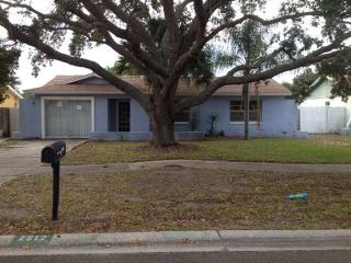 2512 Fulton St, Largo, FL 33774-1546