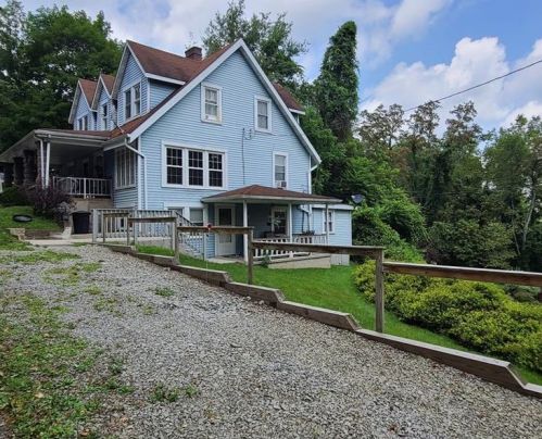 40 Harding St, Manor, PA 15665-9742