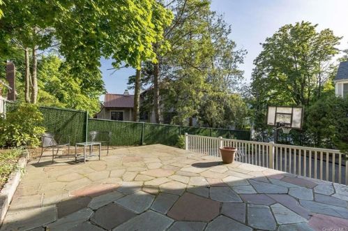 20 Disbrow Ln, New Rochelle NY  10804-3209 exterior