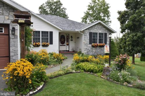 2481 Rosenberry Rd, Gilbertsville, PA 19525-9766