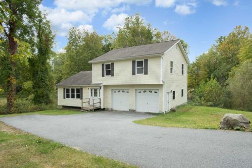 25 Greenhaven Rd, Poughquag, NY 12570-5303
