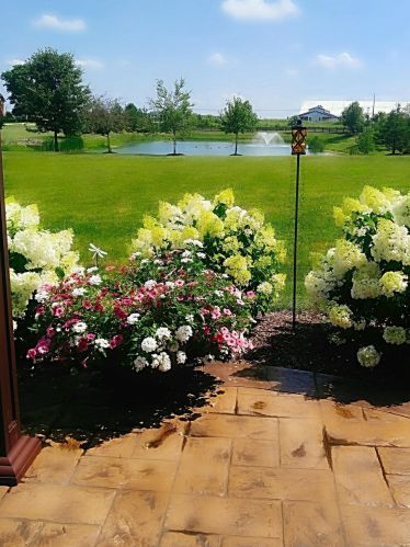 1689 Adena Pointe Dr, Marysville, OH 43040-8142