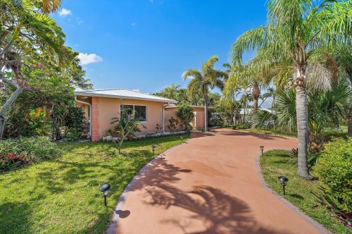 226 Bamboo Rd, West Palm Beach, FL 33404-5733
