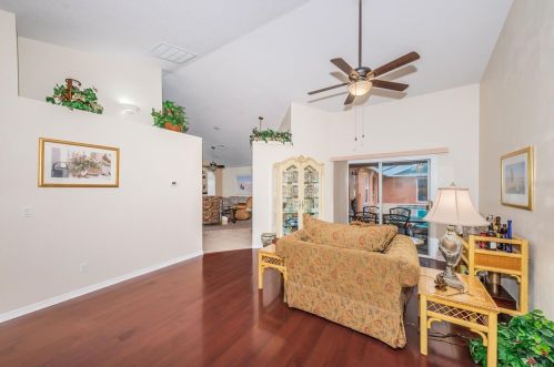 1083 Northridge Dr, Palm Harbor FL  34683-2720 exterior