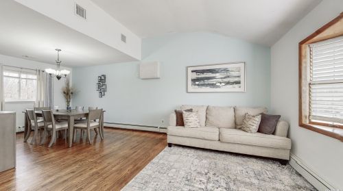 947 Montauk Ave, Islip Terrace NY  11752-1206 exterior