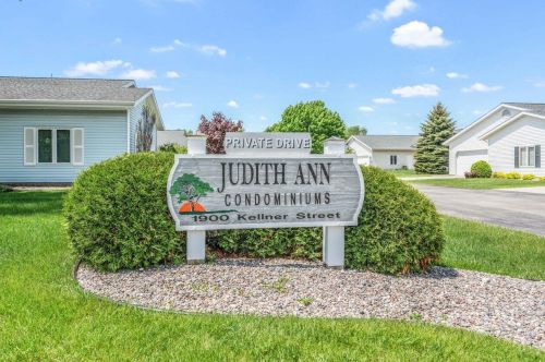 1900 Kellner St, Manitowoc WI  54220-1555 exterior