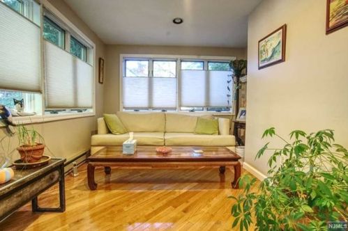 1140 Kensington Rd, Teaneck NJ  07666-2758 exterior