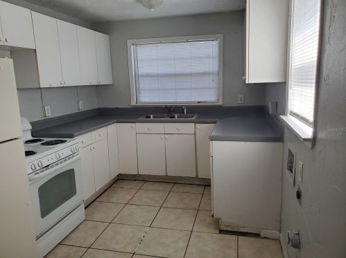 2226 10th St, Saint Petersburg, FL 33705-2904