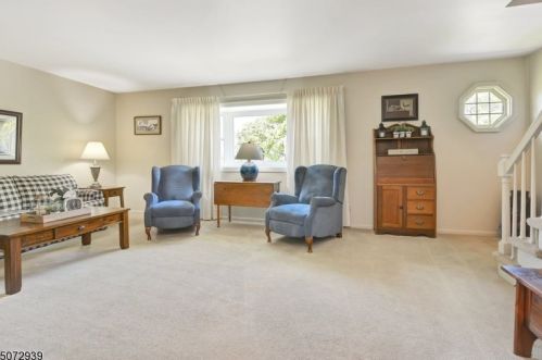 12 Serpentine Rd, Skyline Lakes, NJ 07456-2521
