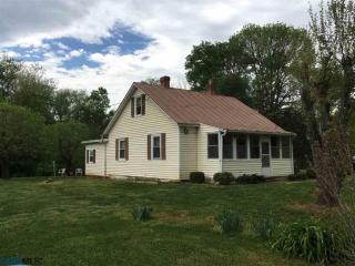 370 Bluebird Ln, Greenwood, VA 22943-1911