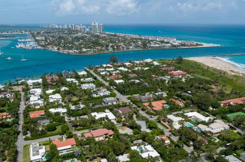 206 Caribbean Rd, Palm Beach FL  33480-3014 exterior