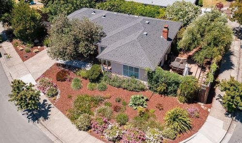 2021 Spring Creek Dr, Santa Rosa, CA 95405-6632