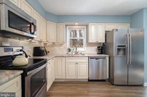 808 Mail Ave, West Deptford NJ  08096-6515 exterior