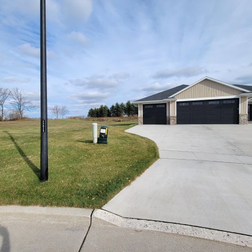 2525 Stoney Brook Ct, Manitowoc WI  54220-8640 exterior