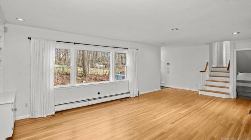 75 Nubel Ln, New Canaan CT  06840-6913 exterior