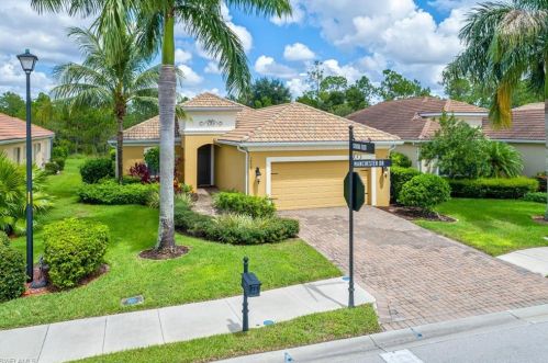 14487 Manchester Dr, Naples FL  34114-8630 exterior