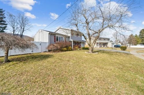 105 Carter Ter, Hackettstown NJ  07840-1002 exterior