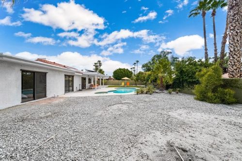 803 El Conquistador, Palm Springs CA  92262-3246 exterior