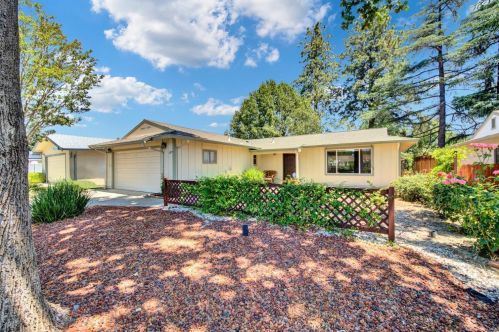 129 Rainier Cir, Vacaville CA  95687-3309 exterior