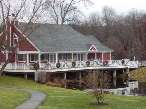 1403 Scarborough Dr, Sears Corners NY  10509-6564 exterior
