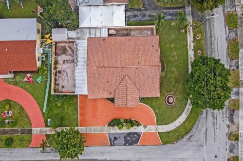 7215 15th Ave, Hialeah FL  33014-3805 exterior