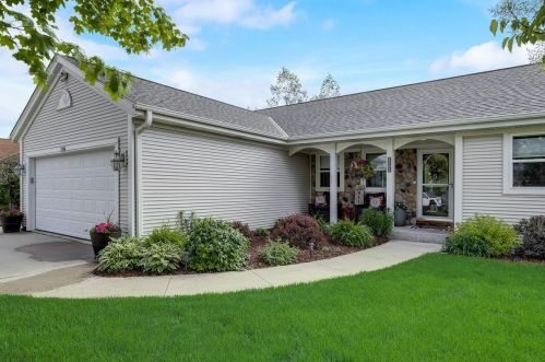1301 Firethorn Dr, West Bend, WI 53090-5473