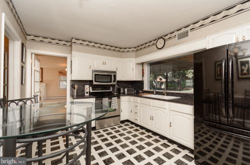 556 Leverington Ave, Philadelphia PA 19128-3314 exterior