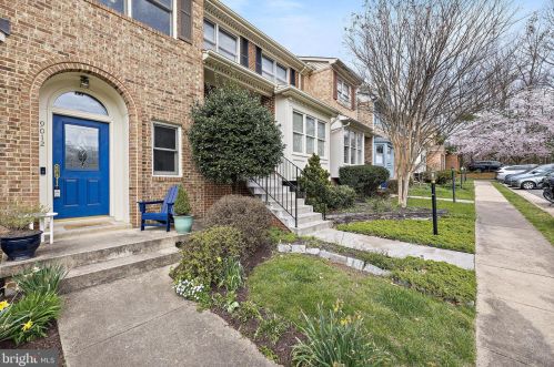 9012 Daum Ct, Springfield, VA 22153-2452