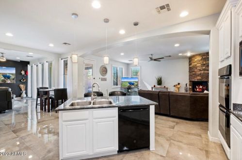 550 Emerson St, Chandler AZ  85248-4700 exterior