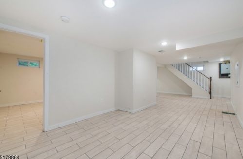 1058 Mayfair Dr, Rahway NJ  07065-1909 exterior