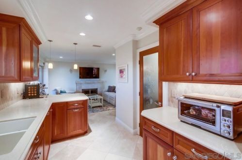 7060 Dennison St, San Diego CA 92122-2431 exterior