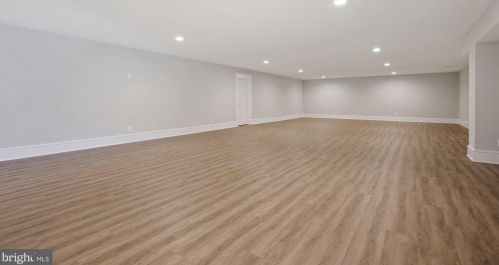 16067 Waterford Crk Cir, Hamilton VA  20158-3342 exterior