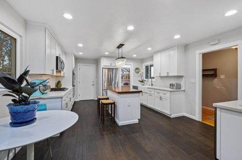 1920 Claremont Dr, San Bruno CA  94066-2716 exterior